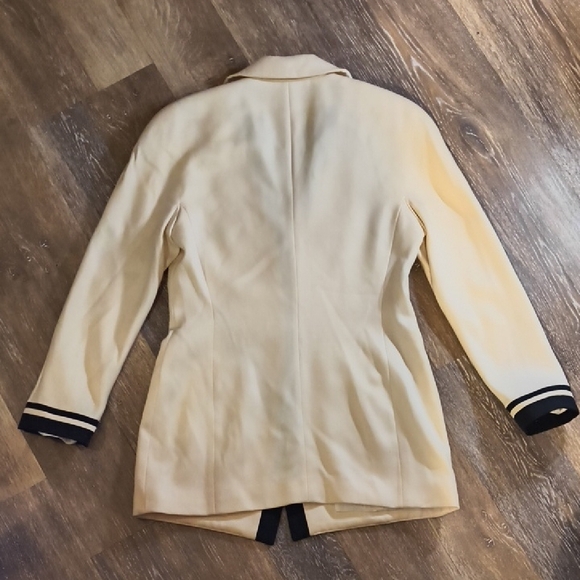 Escada Vintage Cream Blazer with Black Accents - Picture 3 of 6